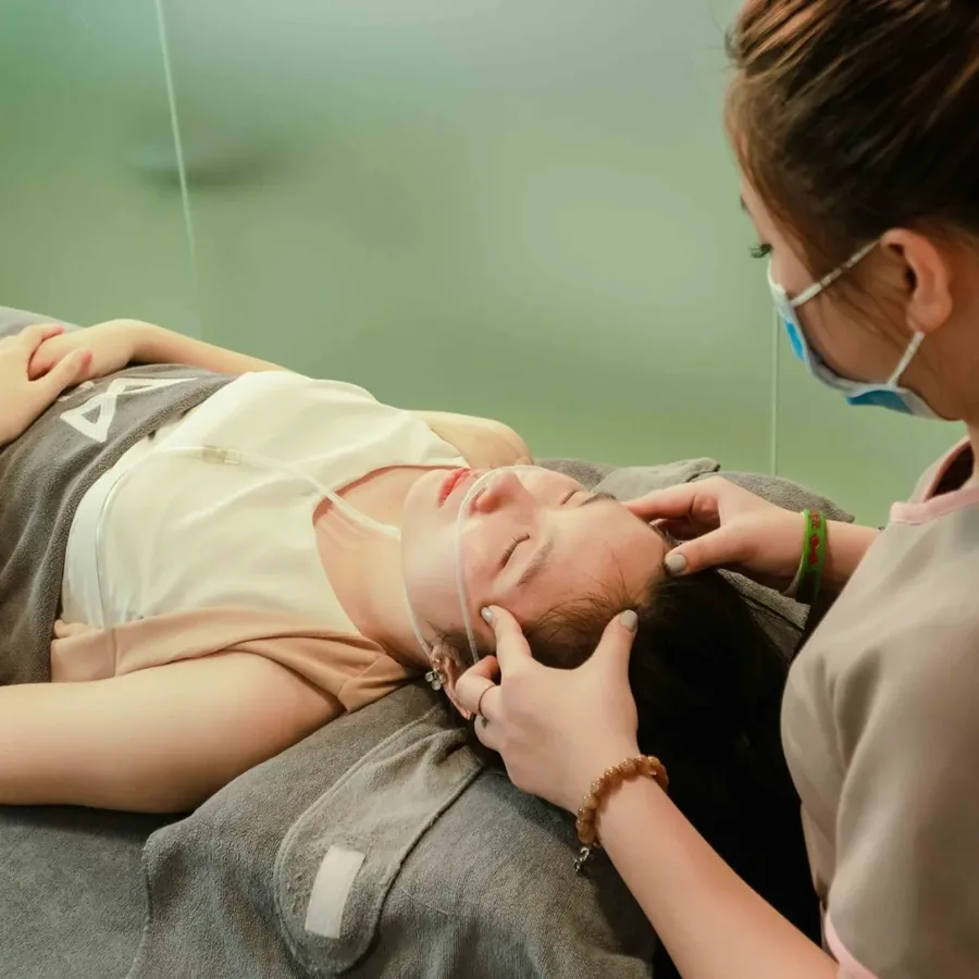 Đắp mặt nạ dưỡng da